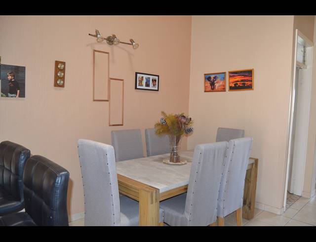 3 BEDROOM TOWNHOUSE FOR SALE IN SCOTTBURGH CENTRAL